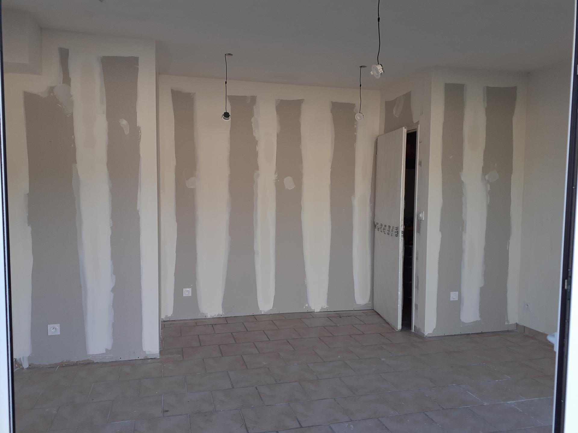 Bandes de placoplâtre réalisées